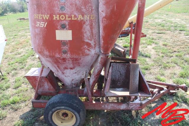 Image of New Holland 351 equipment image 3