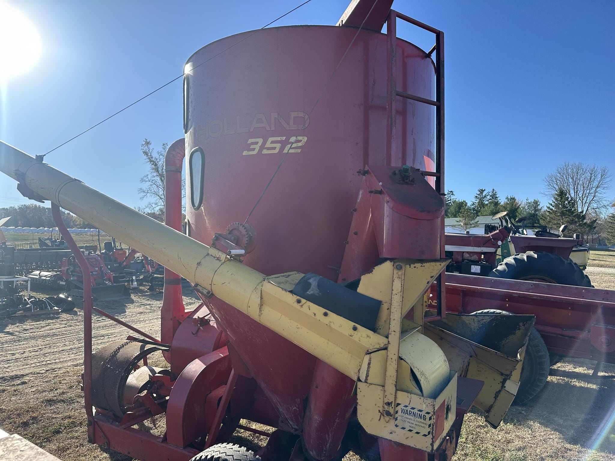 Main image New Holland 352