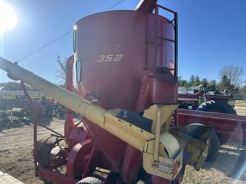 Main image New Holland 352