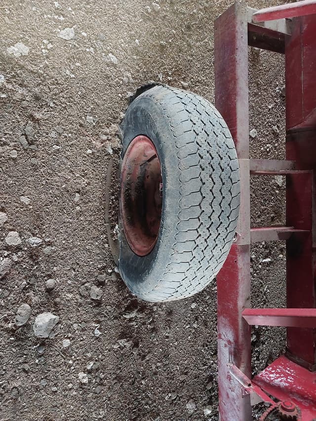 Image of New Holland 352 equipment image 1