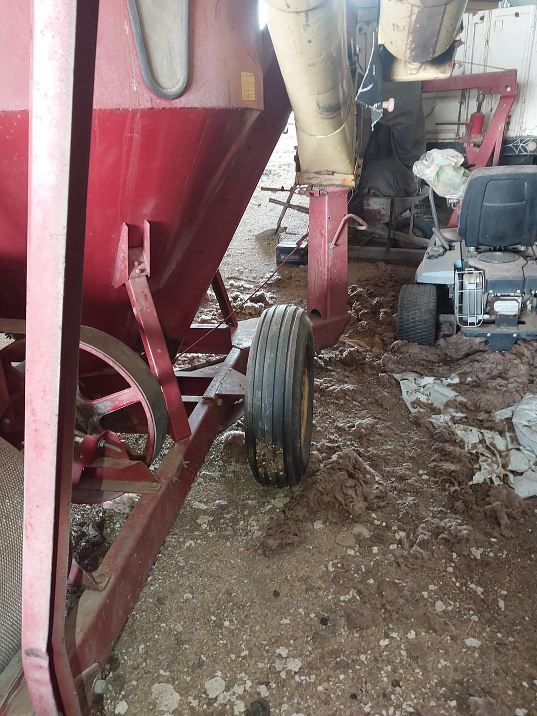 Image of New Holland 352 Primary image