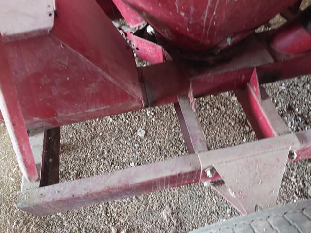 Image of New Holland 352 equipment image 2