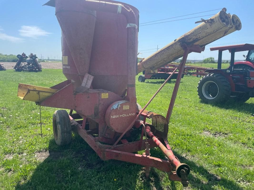 New Holland 352 Hay and Forage Grinders/Mixers for Sale Tractor Zoom