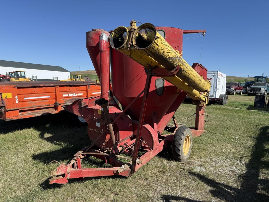 Image of New Holland 352 Primary image