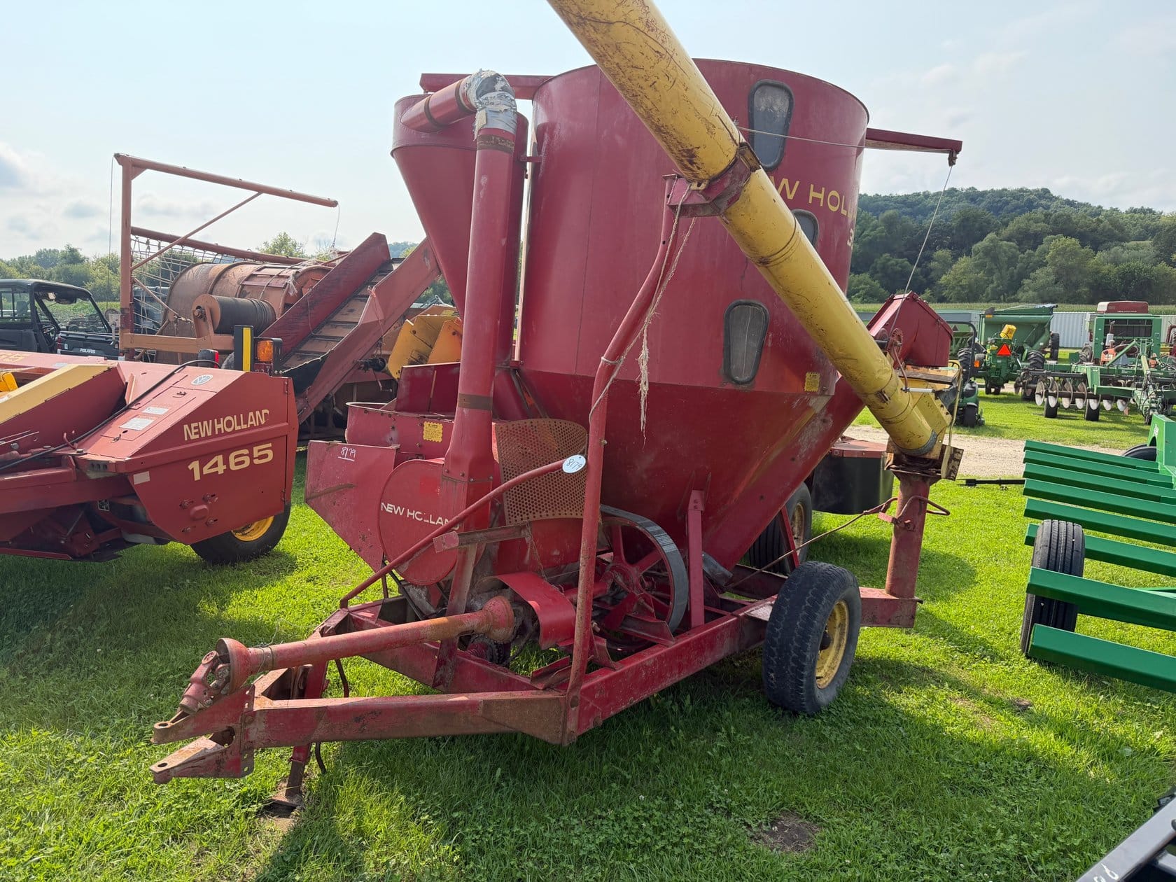 New Holland 352 Equipment Image0