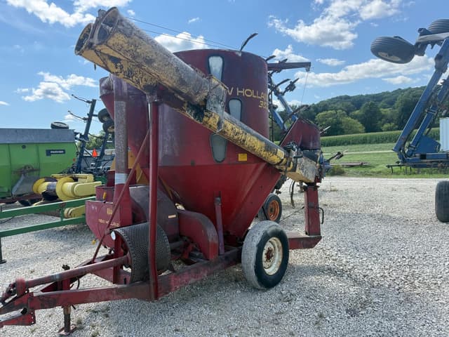 Image of New Holland 352 equipment image 2