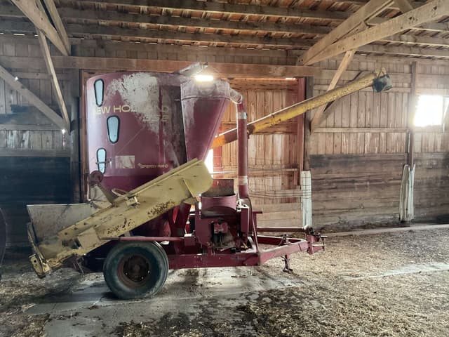 Image of New Holland 352 equipment image 3