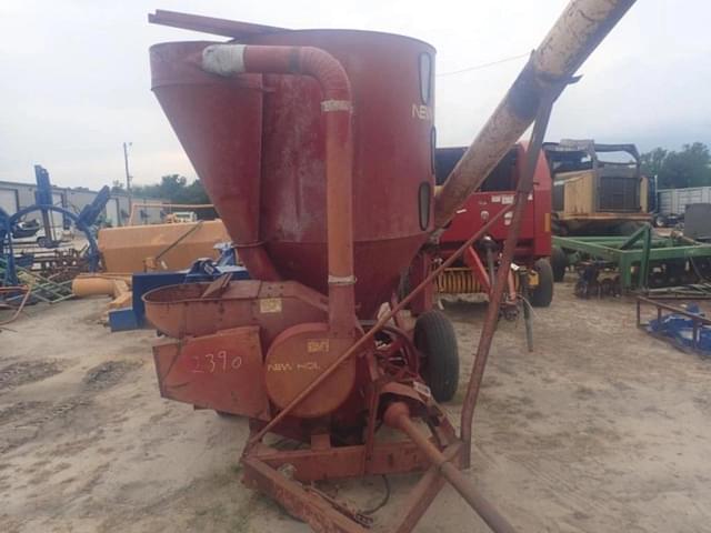 Image of New Holland 352 equipment image 1