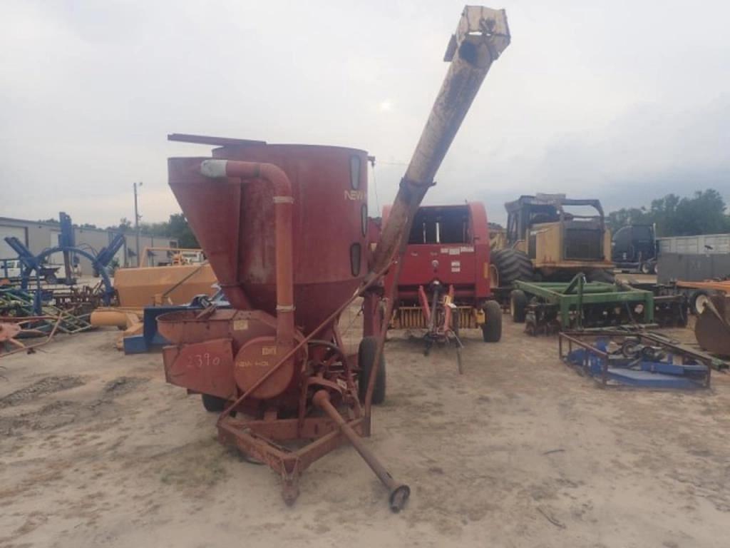 Image of New Holland 352 Primary image
