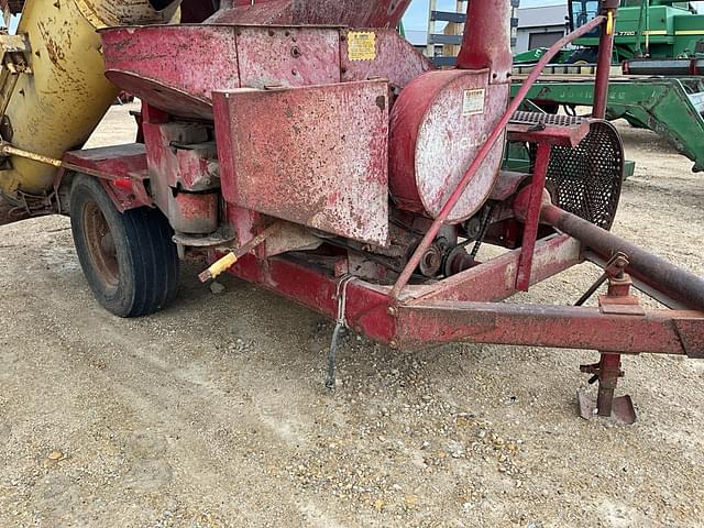 Image of New Holland 352 equipment image 4