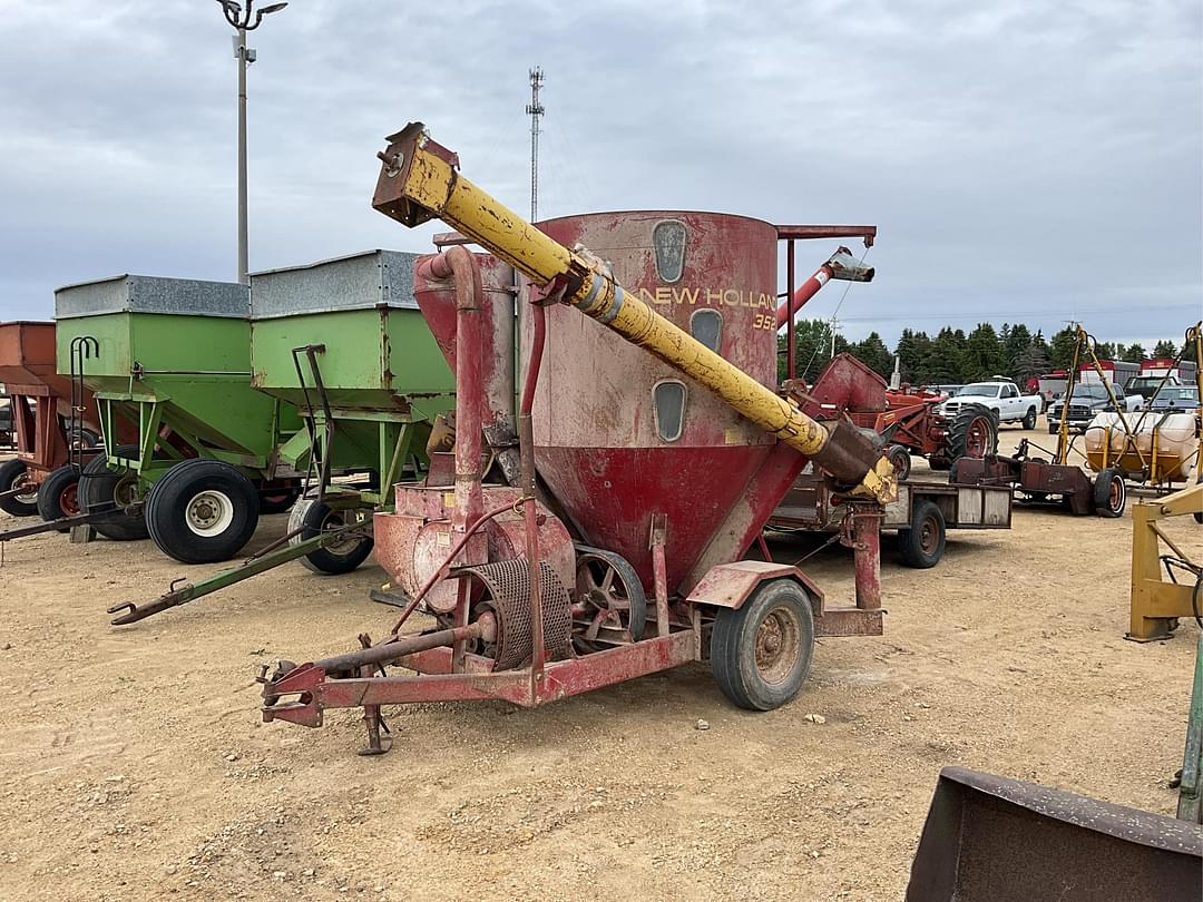 Image of New Holland 352 Primary image
