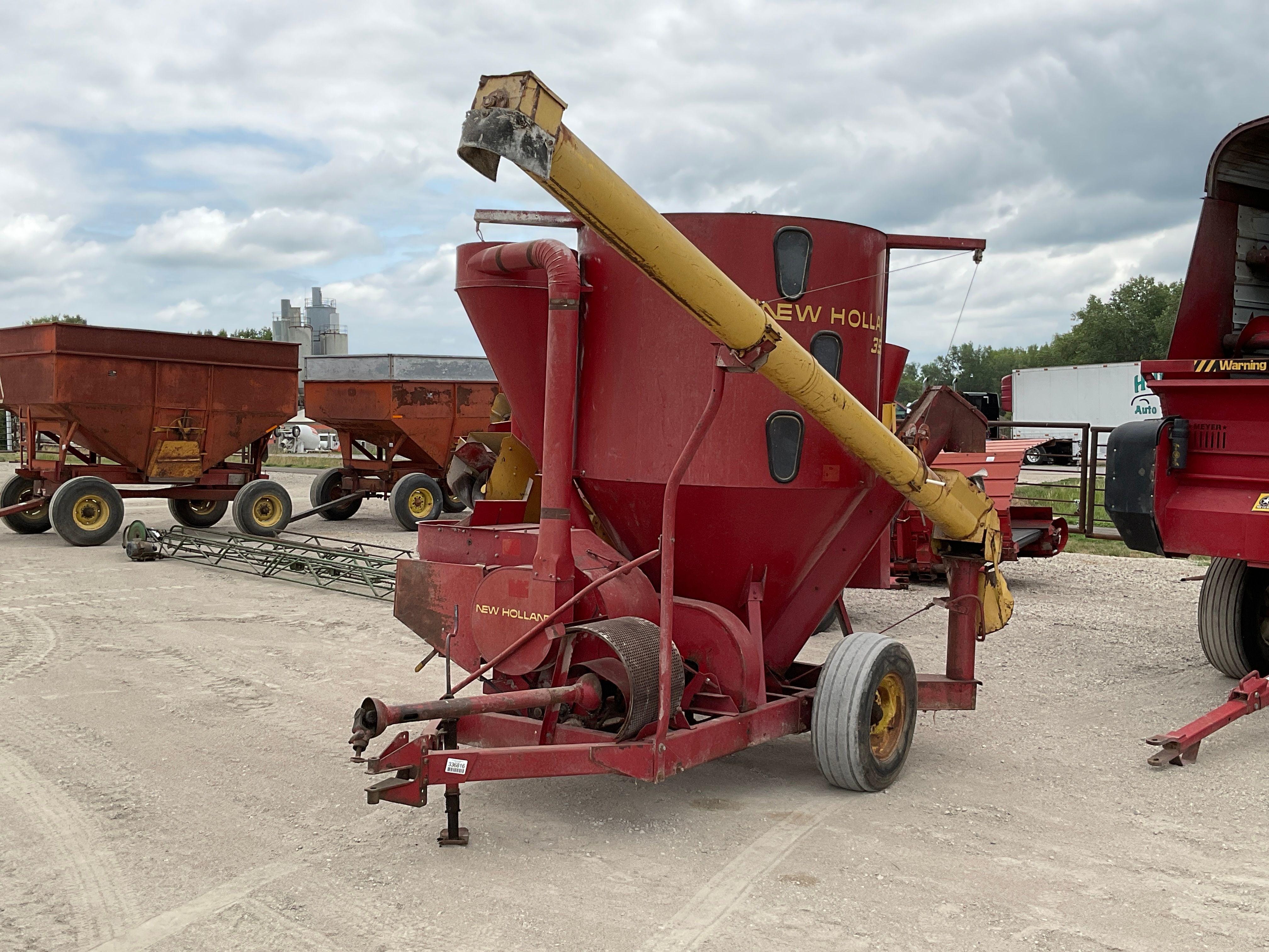 Main image New Holland 352