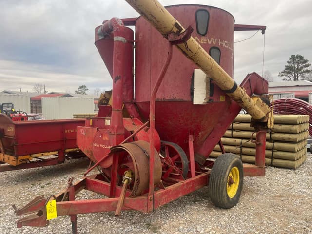 Image of New Holland 352 equipment image 1