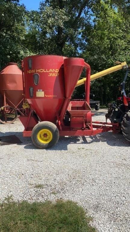 Main image New Holland 352