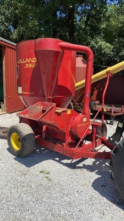 Thumbnail image New Holland 352 7