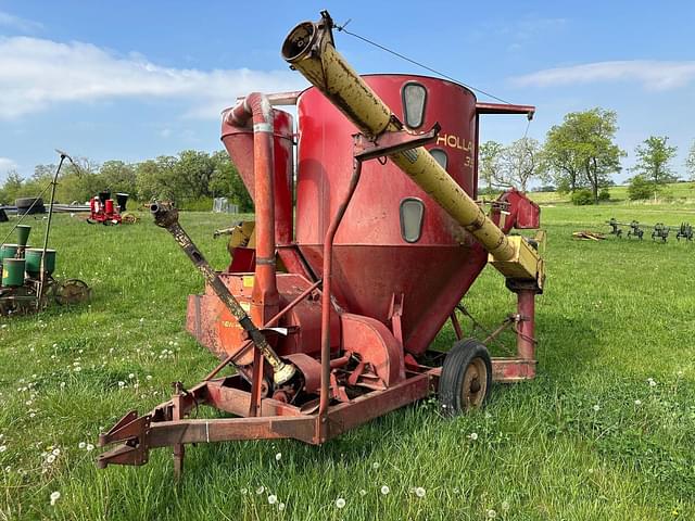Image of New Holland 352 equipment image 1