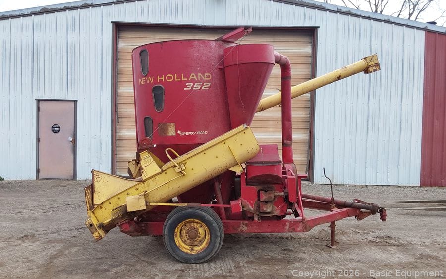New Holland 352 Equipment Image0