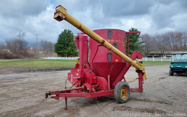 Image of New Holland 352 equipment image 3