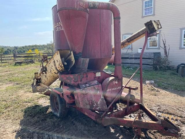 Image of New Holland 352 equipment image 4