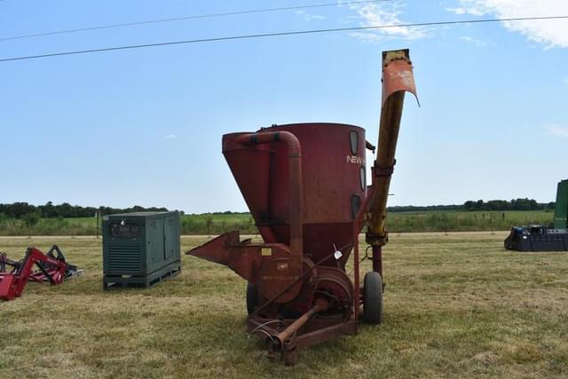 Image of New Holland 352 equipment image 1