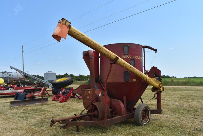Image of New Holland 352 Primary image