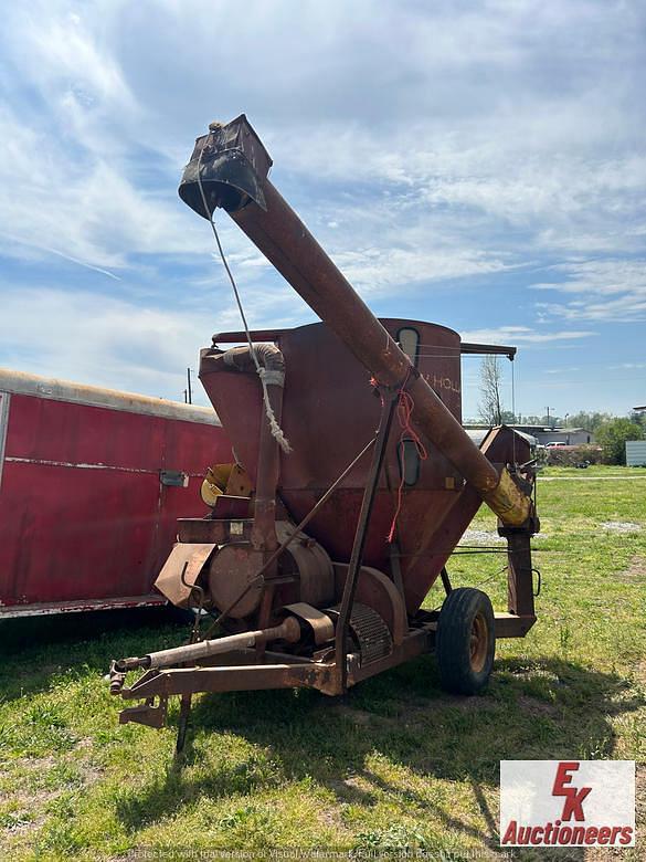 Image of New Holland 352 equipment image 2