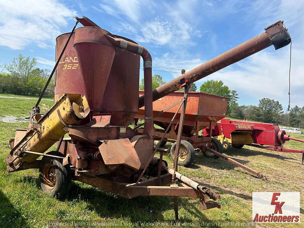 Image of New Holland 352 Primary image