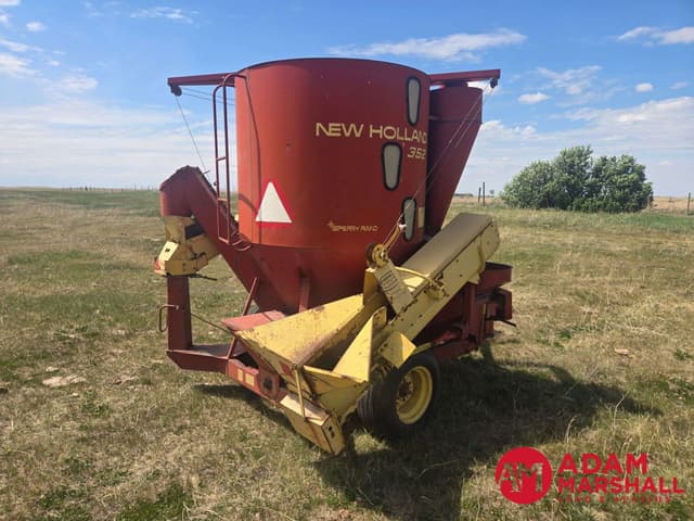 Image of New Holland 352 equipment image 3