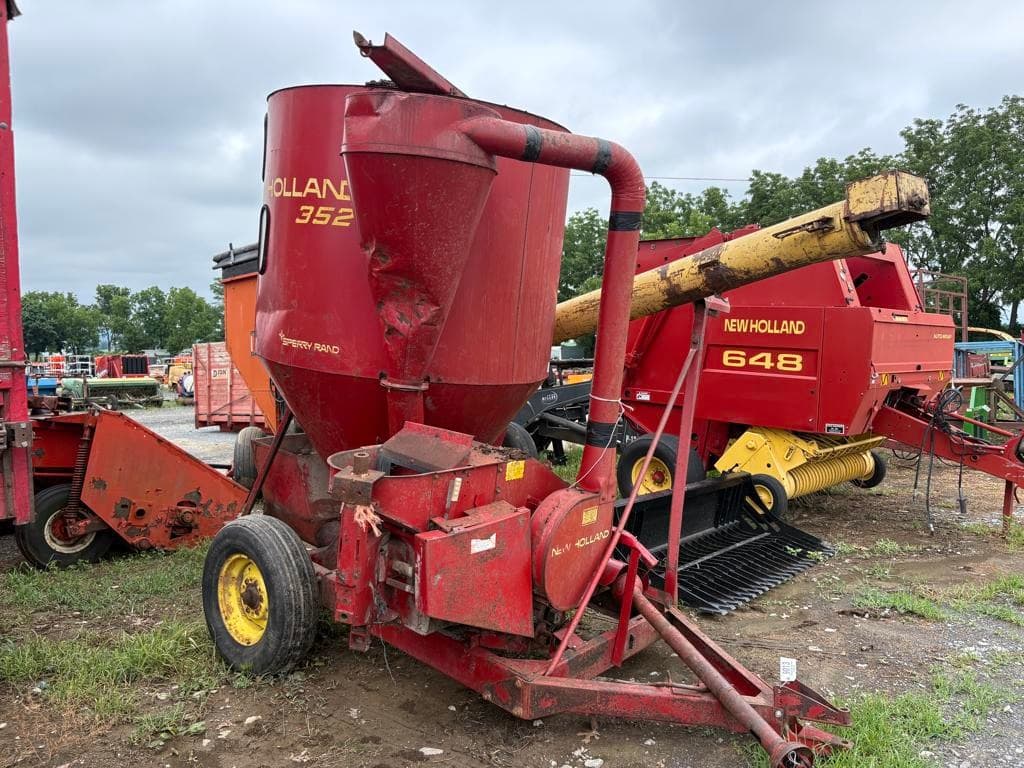 Image of New Holland 352 Primary image
