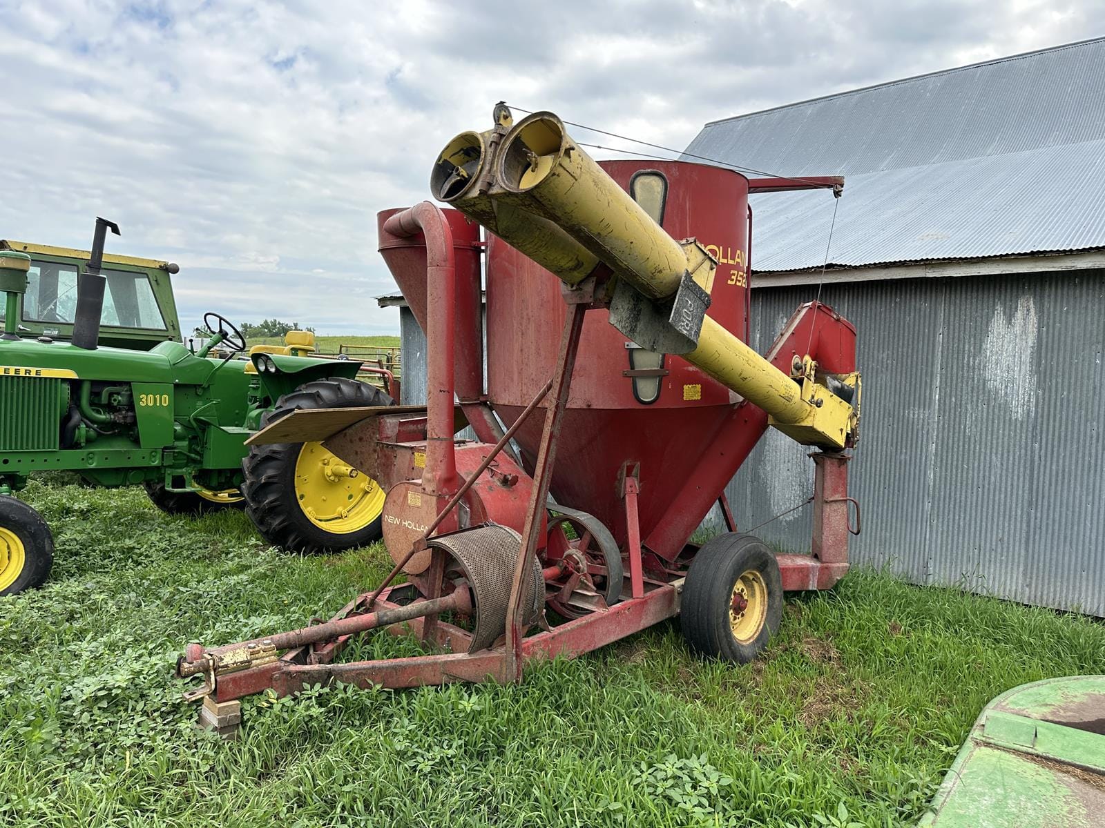 Main image New Holland 352