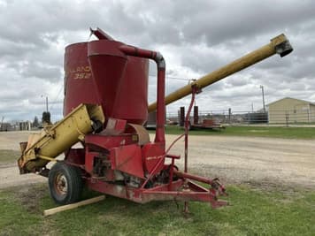 Main image New Holland 352