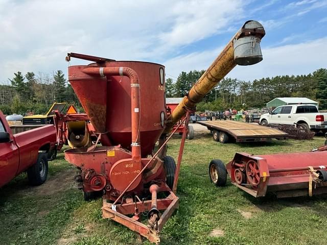 Image of New Holland 352 equipment image 2