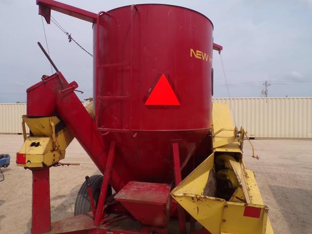 Image of New Holland 353 equipment image 4
