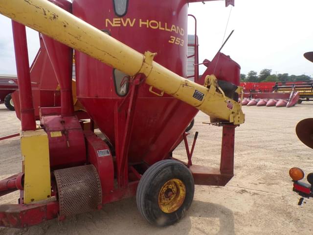 Image of New Holland 353 equipment image 3