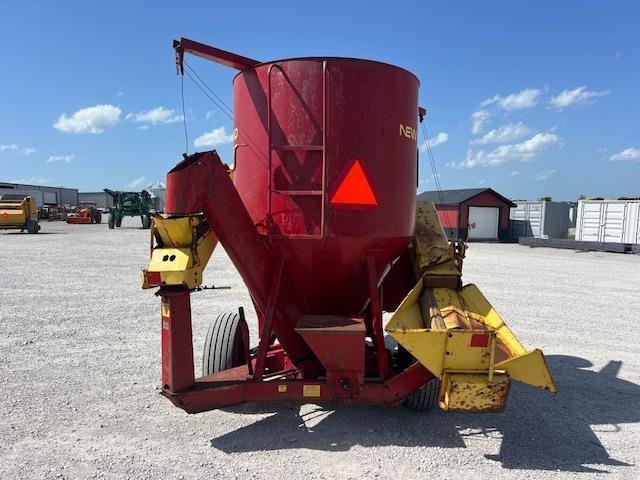 Image of New Holland 353 equipment image 3