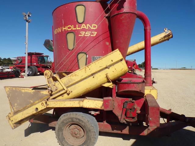 Image of New Holland 353 equipment image 3