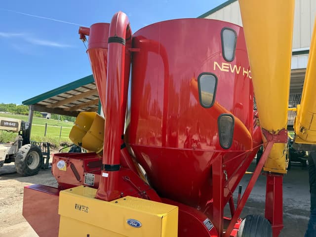 Image of New Holland 353 equipment image 4