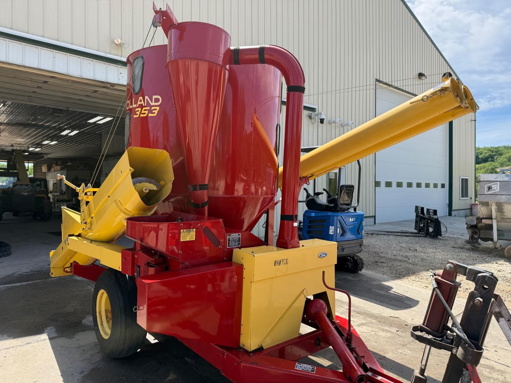 1993 New Holland 353 Equipment Image0