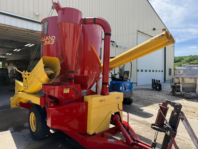 Image of New Holland 353 equipment image 3
