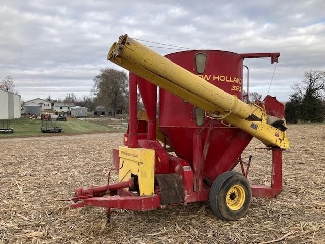 Image of New Holland 353 equipment image 4