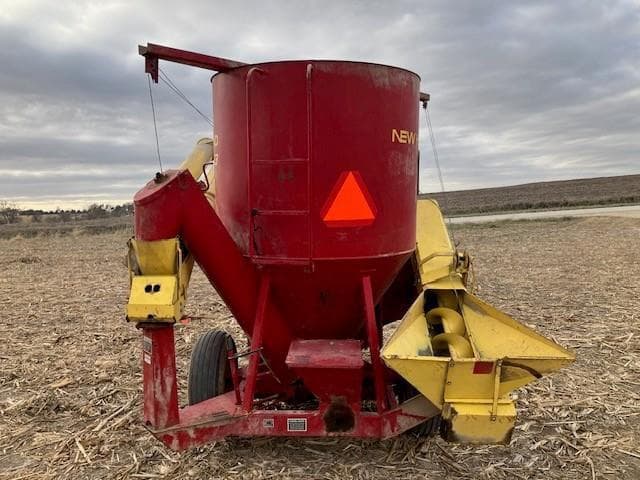 Image of New Holland 353 equipment image 1