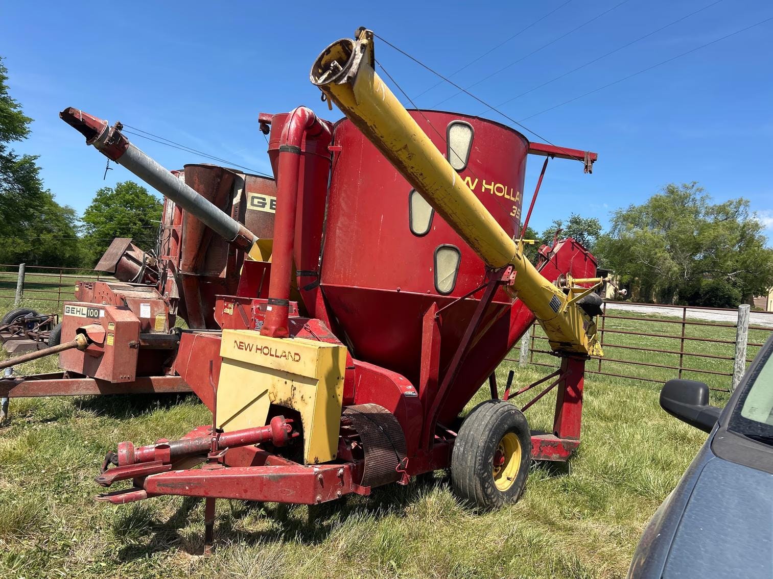 New Holland 353 Equipment Image0