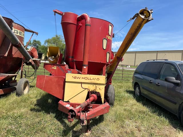 Image of New Holland 353 equipment image 1