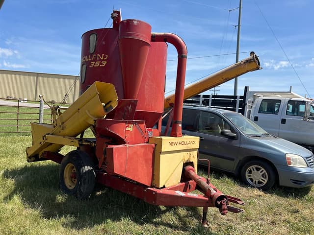 Image of New Holland 353 equipment image 2