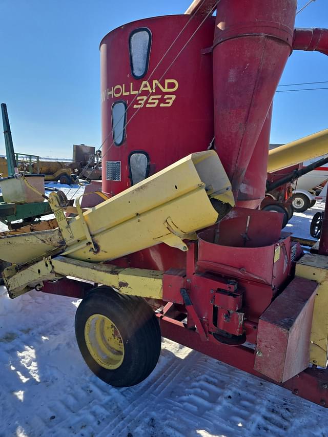 Image of New Holland 353 equipment image 4