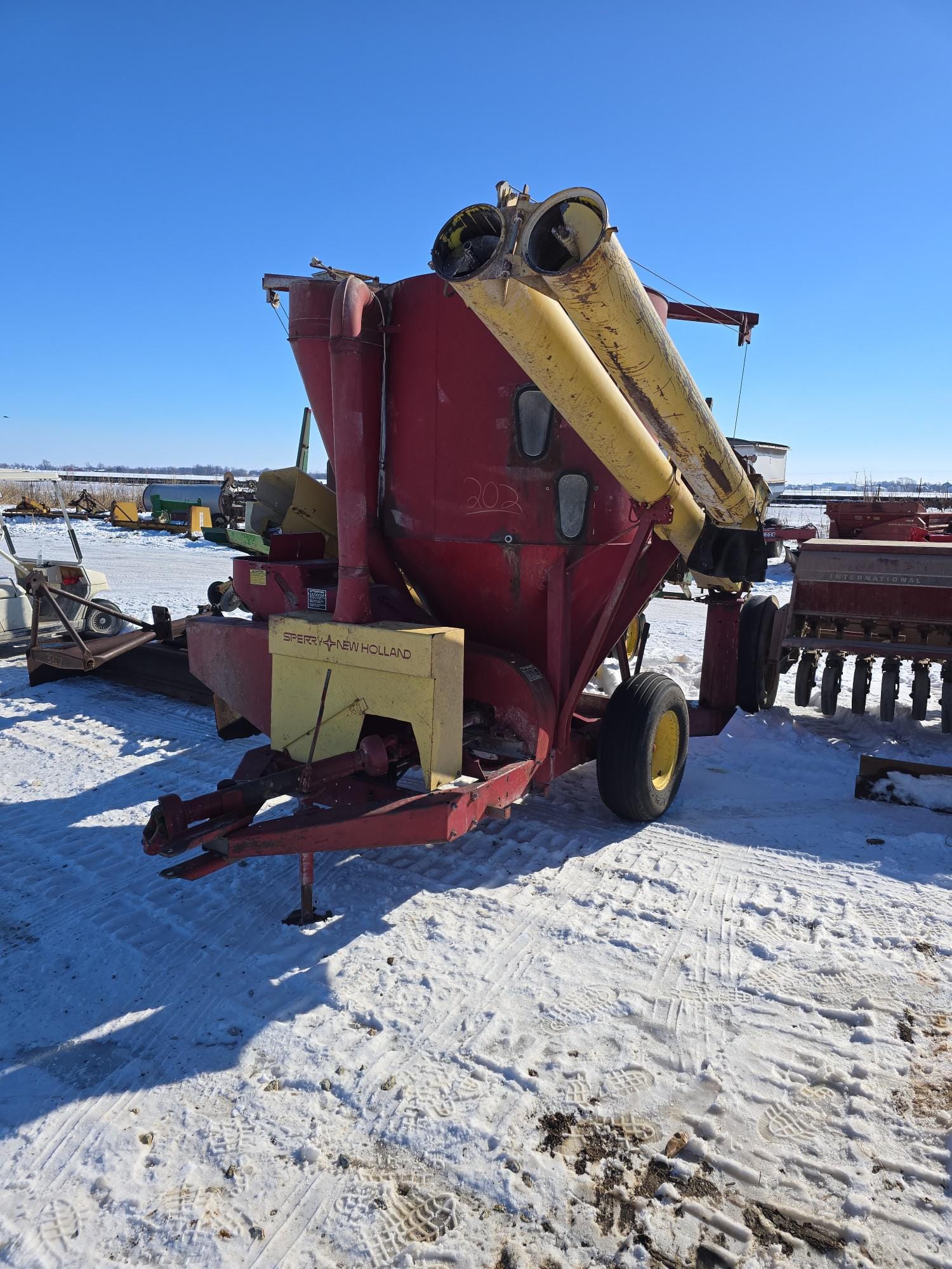 Main image New Holland 353