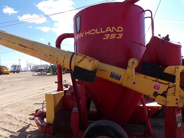 Image of New Holland 353 equipment image 3