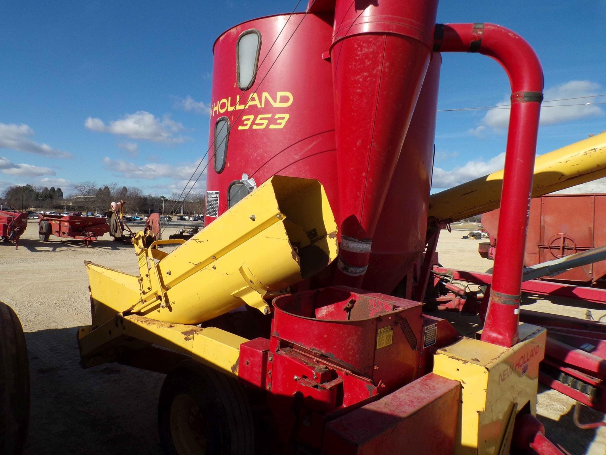 Main image New Holland 353