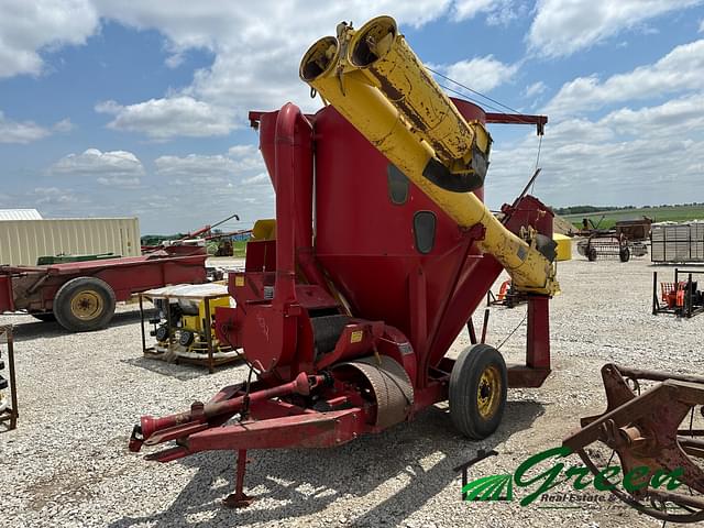 Image of New Holland 353 equipment image 1