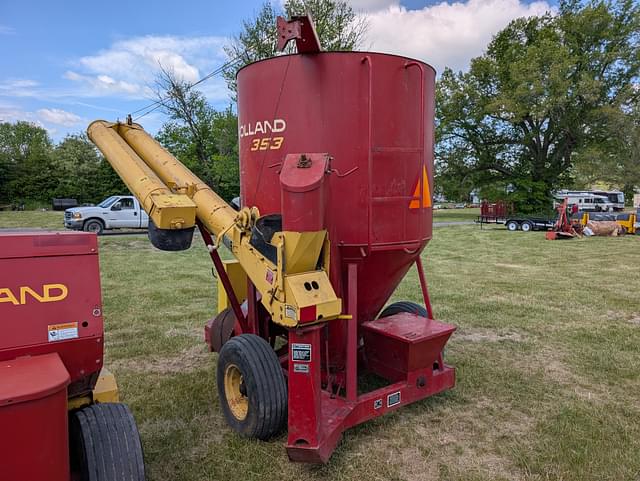 Image of New Holland 353 equipment image 2